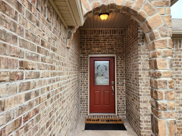 305 Crossing Ct, Bryant, AR 72022