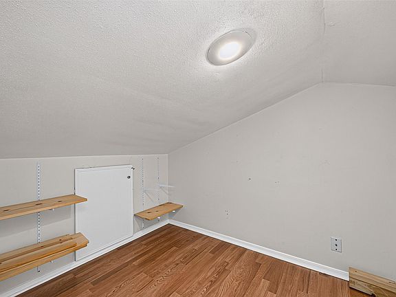 4th image of 201 Lakeview Ter