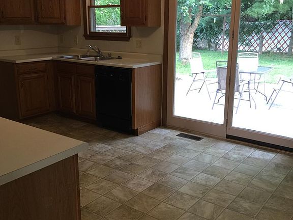 2nd image of 32 Lacresta Dr
