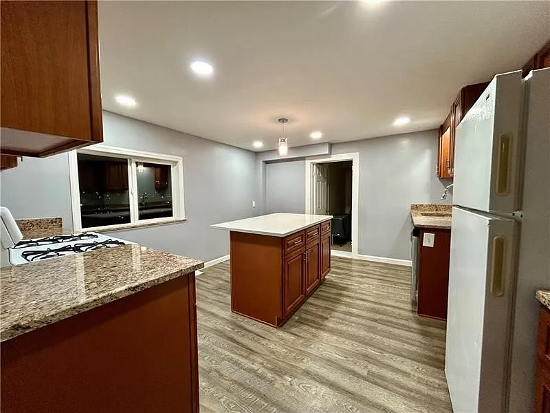 1 bed, 840 sqft, $1,200 — Photo 2