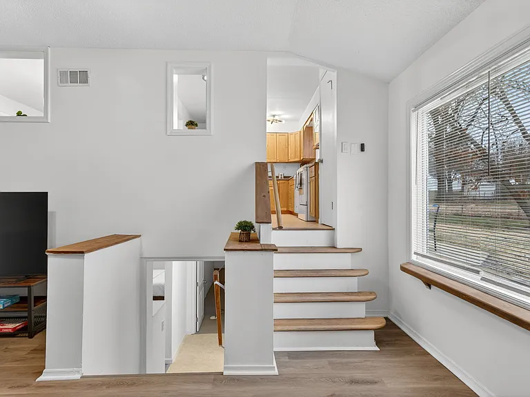 444 Rosedale Ter — Photo 20