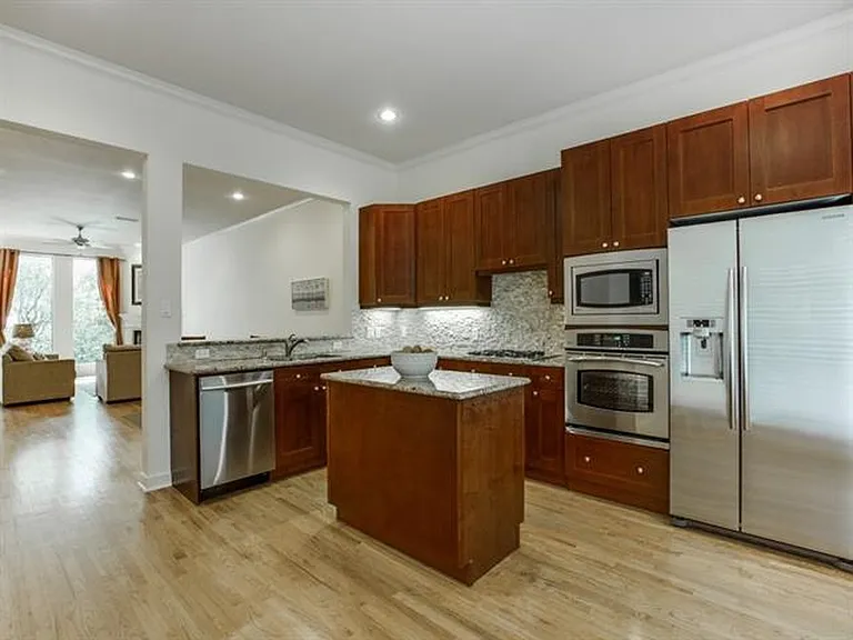 1406 Pecos St — Photo 8