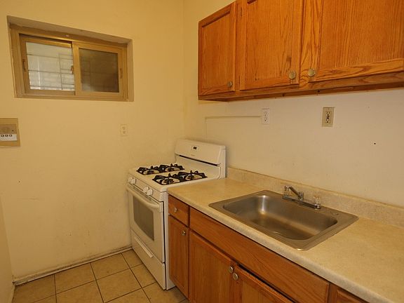 2nd image of 1212 W Thorndale Ave APT 5