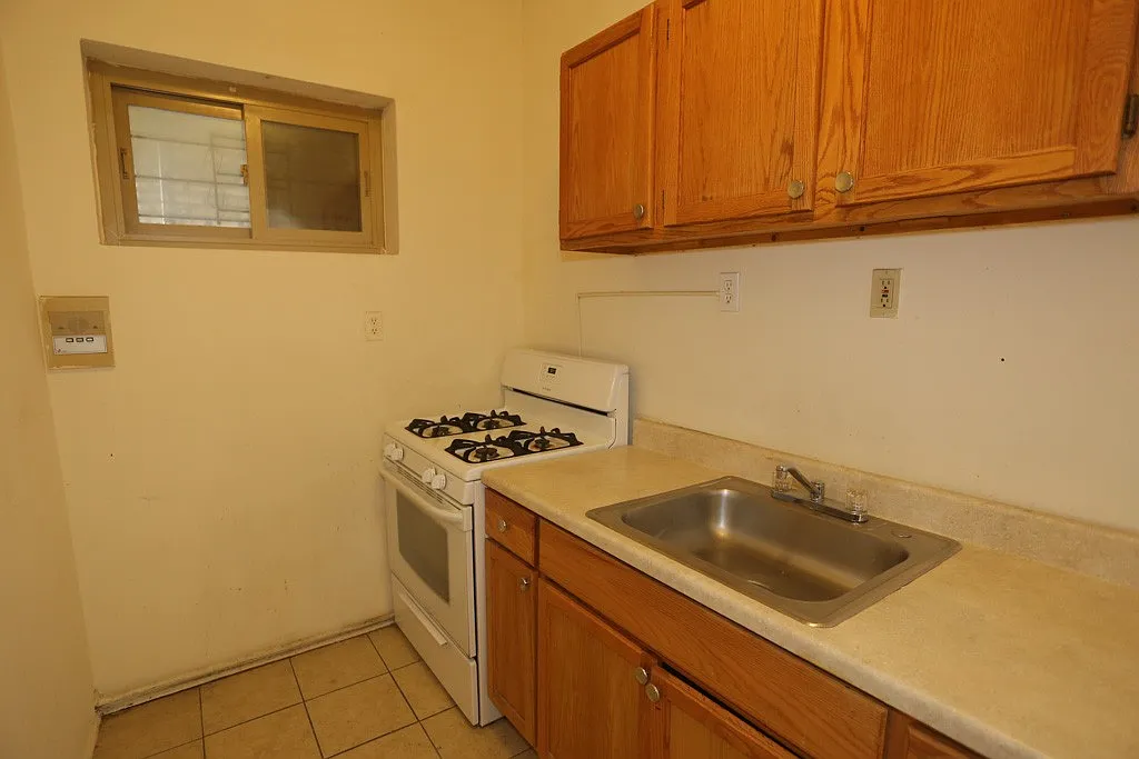 Building Photo - 1212 W Thorndale Ave #5
