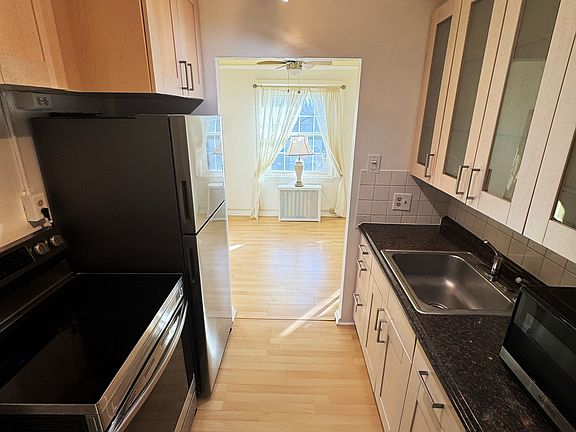 4th image of 1211 Far Hills Ave