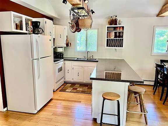 5th image of 504 N Hillcrest Ave