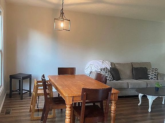 5th image of 866 Stag Thicket Ln