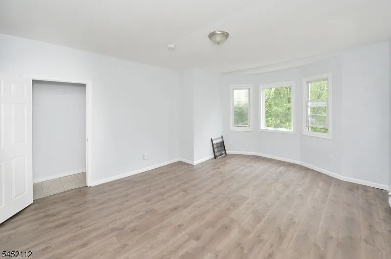 3 bed, 1.0 bath, $2,100 — Photo 3