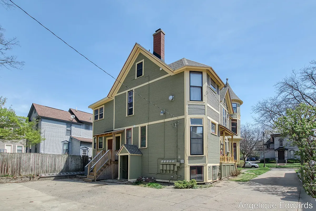 Photo 2 of 41 - 345 Paris Ave SE #1 - Grand Rapids, MI Building Photo - 345 Paris Ave SE #1