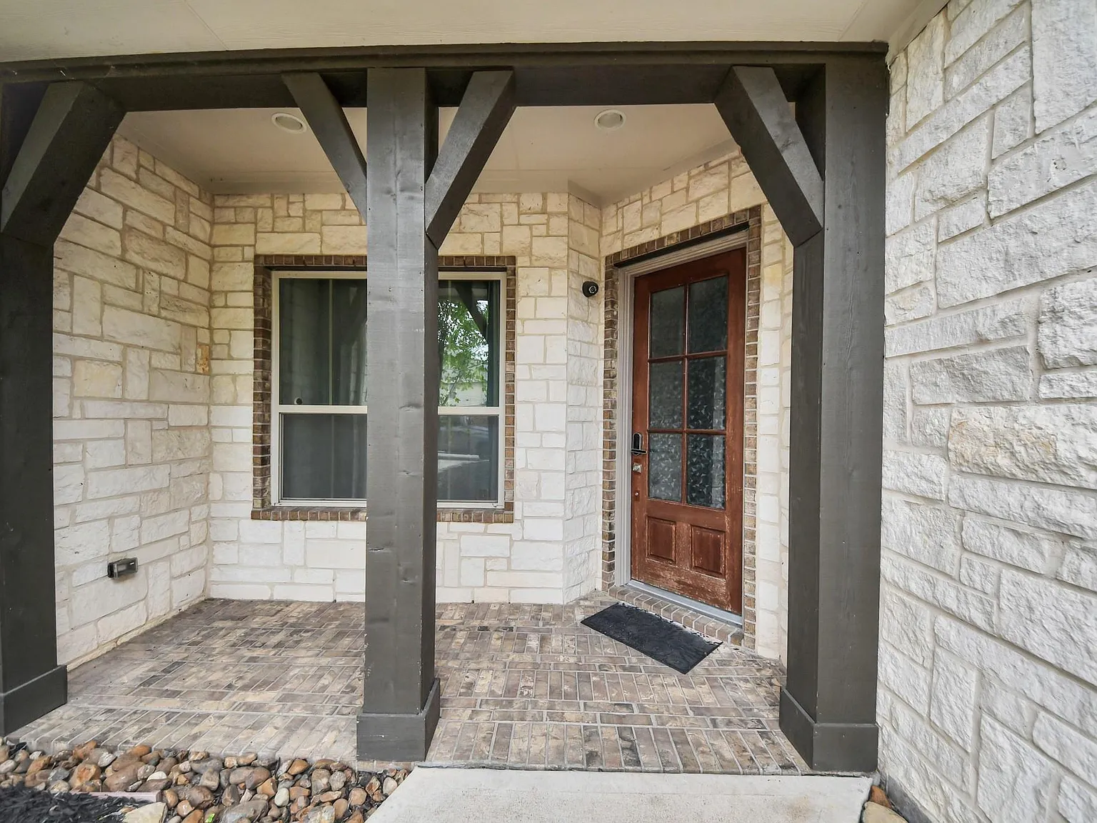 4 bed, 3.5 bath, 3870 sqft, $4,300 — Photo 4