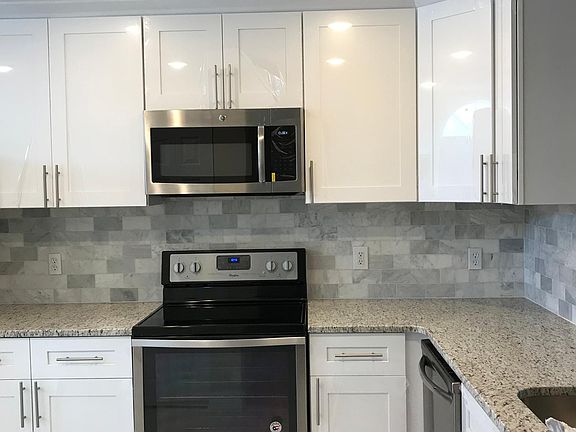 3rd image of 4840 Jamaica Ln