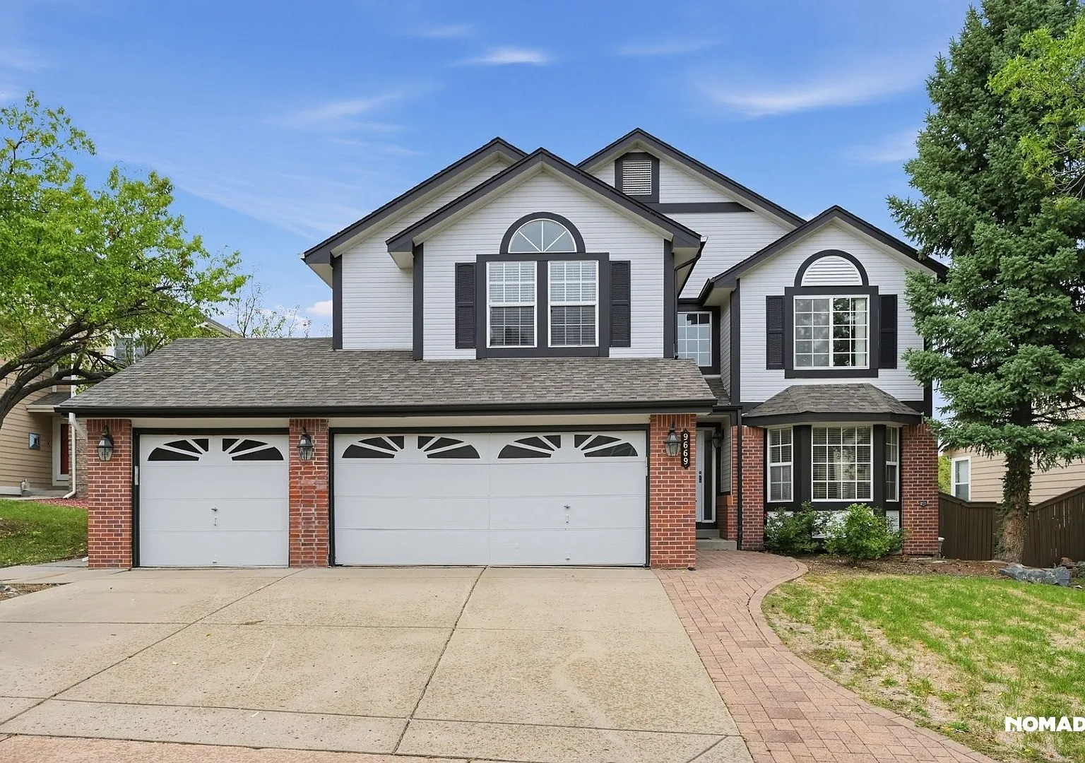 Spacious 4BR House in Highlands Ranch — Photo 1