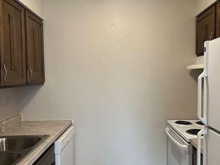 Lantern Square Apartments Spacious 1, 2 & 3 Bedrooms — Photo 31