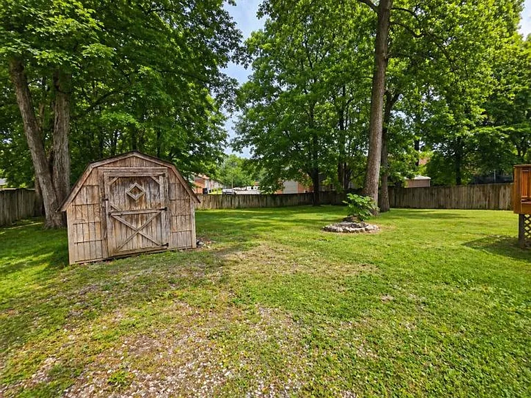 125 Mossland Dr — Photo 44