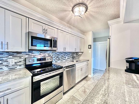 3rd image of 301 41st St APT 37