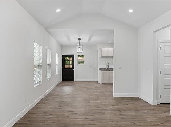 3rd image of 1263 New York Ave