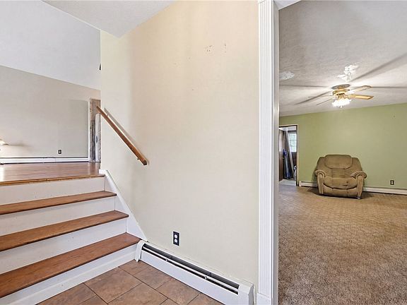 2nd image of 6 Manorview Dr