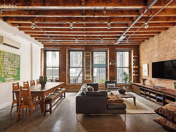 2nd image of 138 Fulton St #2