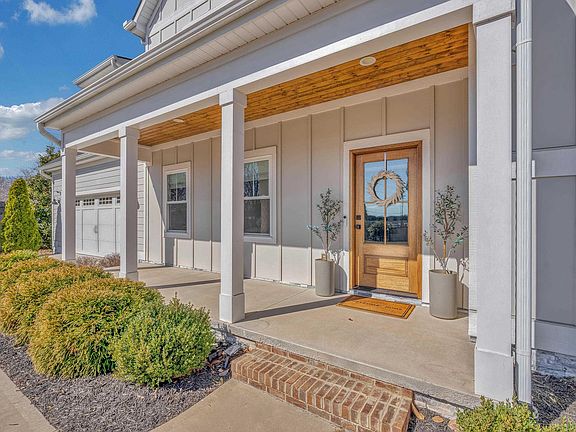 3rd image of 1 Azalea Spring Ct