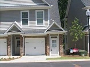 6 Woods Edge Ct, Greenville, SC 29615