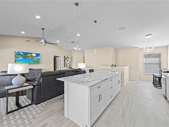4th image of 290 Emerald Bay Cir Unit L5