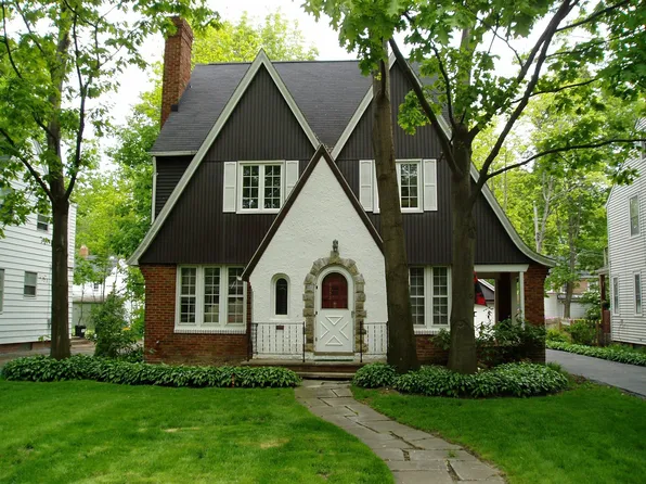 4233 Silsby Rd, University Heights, OH 44118