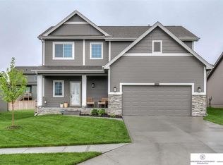 18613 Willow St, Omaha, NE 68136