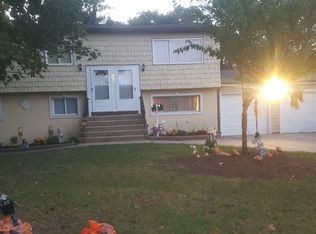 249 Urban Ave, Westbury, NY 11590