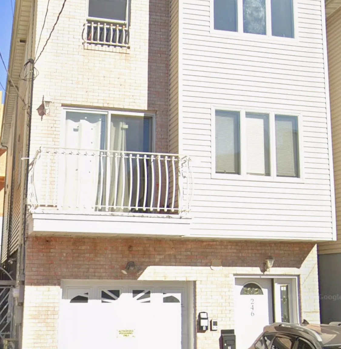 3 bed, 1.5 bath, 1300 sqft, $2,400 — Photo 1