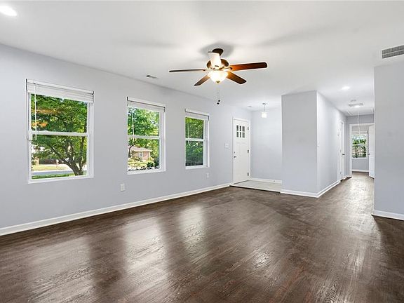 3rd image of 3115 Robin Rd