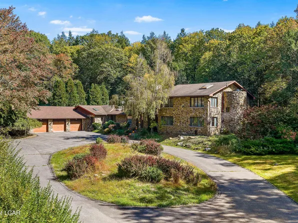 6760 Bear Creek Blvd, Wilkes Barre, PA 18702