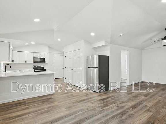 4th image of 1312 N Grand St