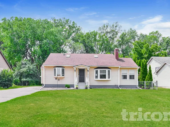 2545 Edgerton St, Little Canada, MN 55117
