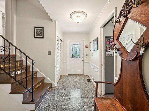 5th image of 3325 Westbury Dr