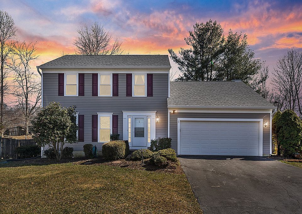 1st image of 10 Quiet Brook Ct