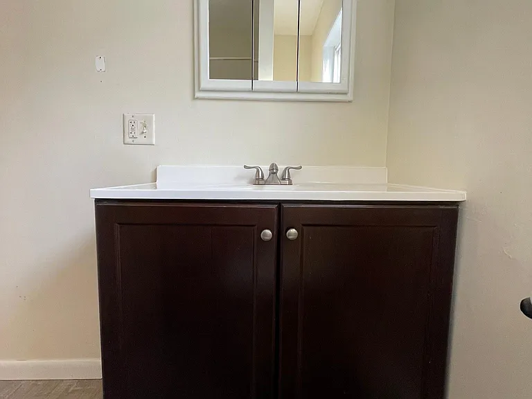 80 Main St #5 — Photo 2