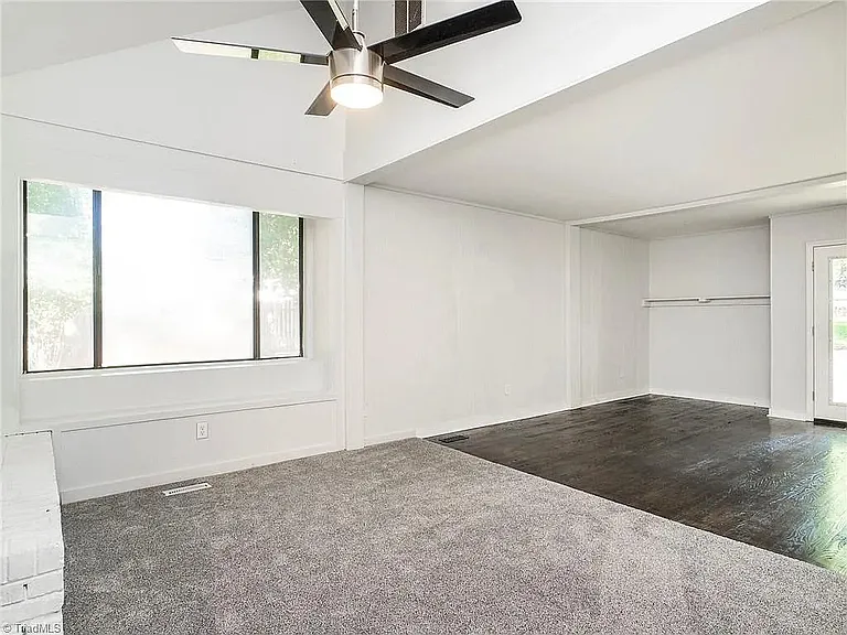 1313 Greenbriar St — Photo 9