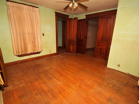 3rd image of 301 W Armstrong St