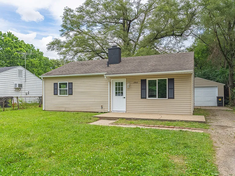2903 Roslyn Dr — Photo 1