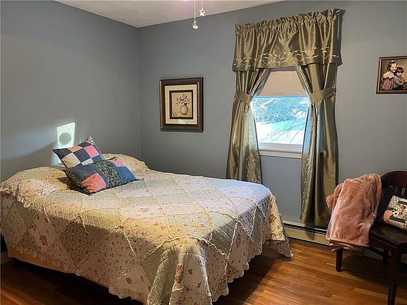 4th image of 77 Birchwood Ln