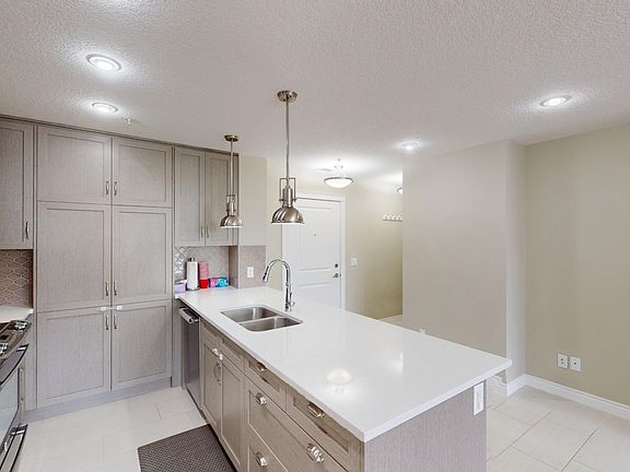 3rd image of 39 Quarry Gate SE #206