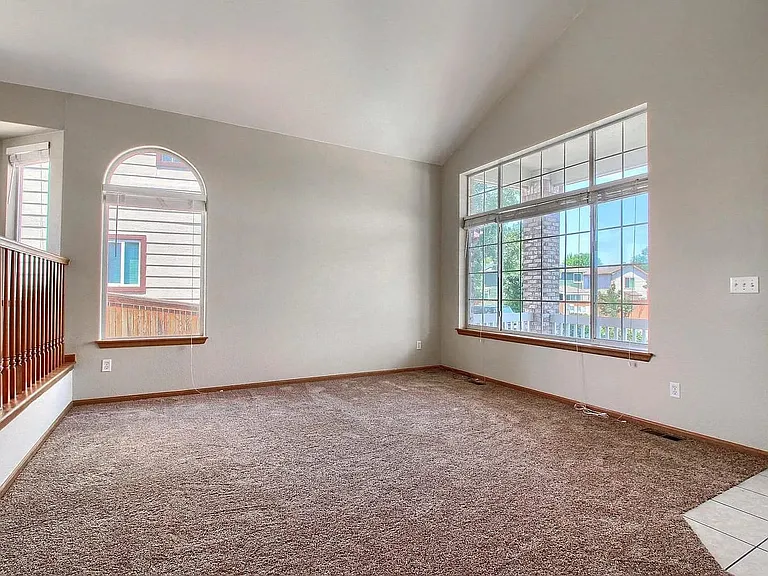 9425 Morning Glory Ln — Photo 4