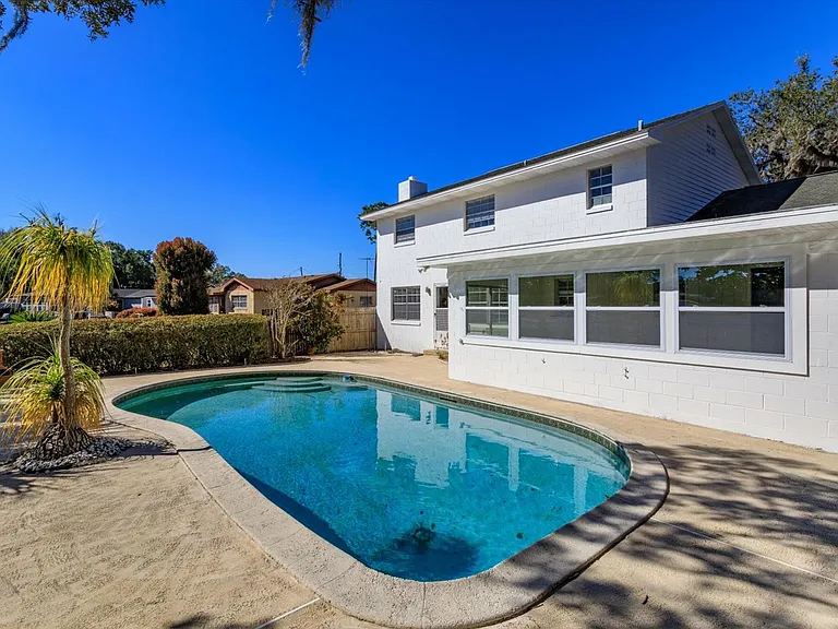 240 Slade Dr — Photo 22