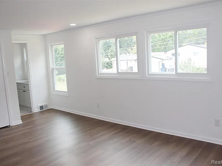 7246 Saint Auburn Dr — Photo 35