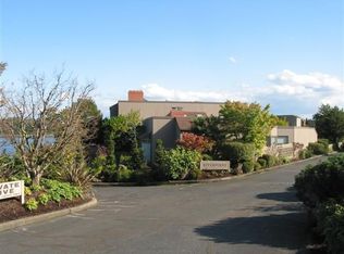 6122 S Riverpoint Ln, Portland, OR 97239