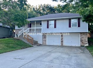 304 SE Onyx Dr, Lees Summit, MO 64063