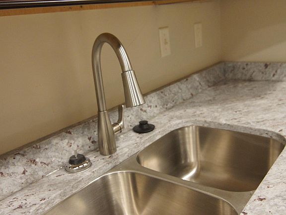4th image of 5120 Emerald Dr #27