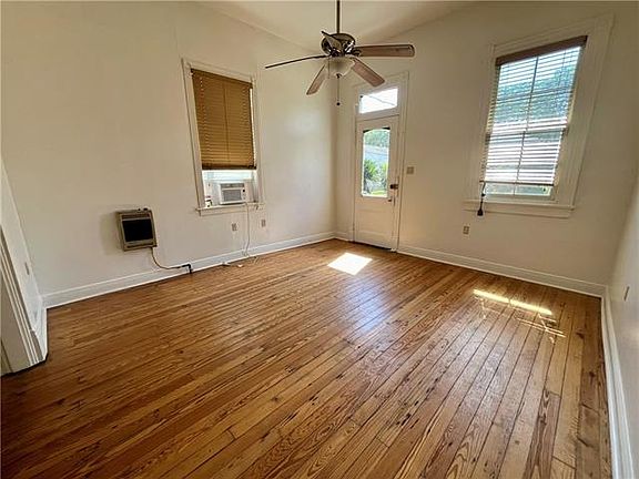 3rd image of 925 Kentucky St