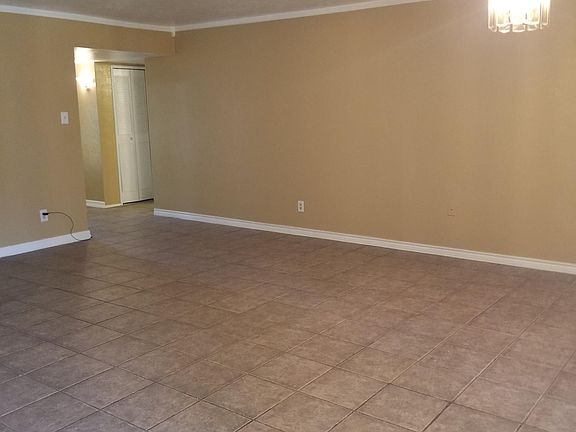 4th image of 721 Parkvale Ln