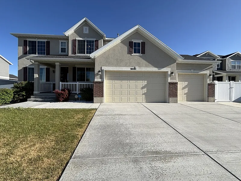 5 bed, 3.0 bath, 4536 sqft, $3,950 — Photo 3